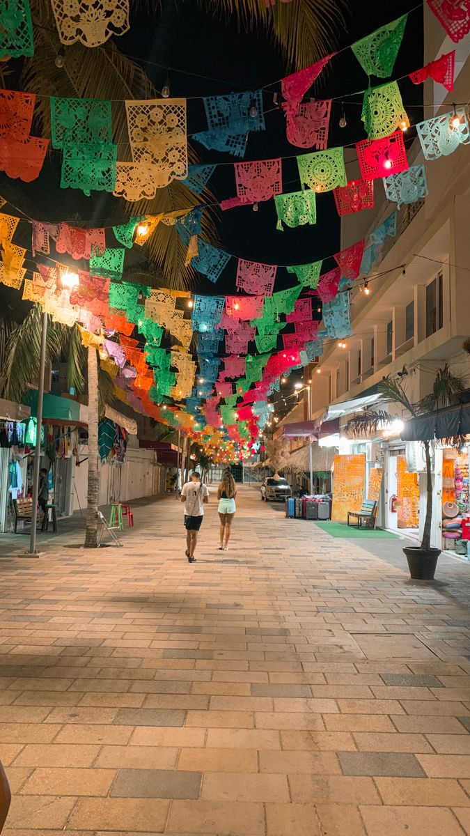The Most Beautiful Streets to Walk in Playa del Carmen